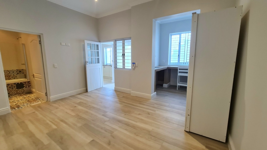 7 Bedroom Property for Sale in Whale Rock Western Cape